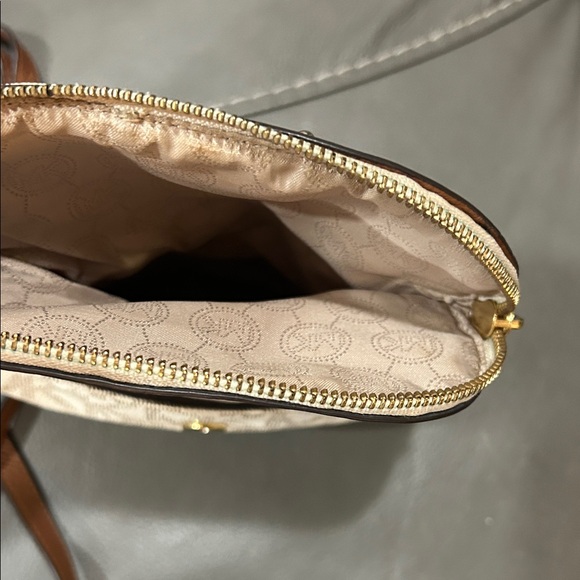 Michael Kors Monogram Tan Crossbody Bag EUC - Picture 8 of 10